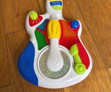 Toy guitar
