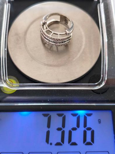 18 k / ct White Gold Ring