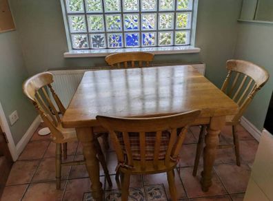 Kitchen table and 4 chairs
