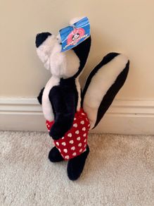 Vintage Looney Tunes Pepe Le Pew Skunk Plush Red Heart Boxers 1997 approx. 35 cm. Please see photos