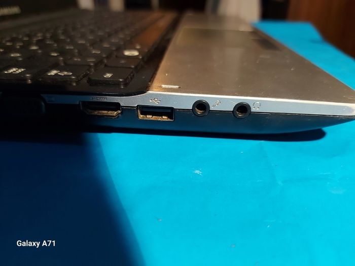 Samsung Notebook Model NP300E5A, Intel Core i5-2430M CPU, 2.4GHz, 4 GB Ram, 600GB HDD, Windows 10, Microsoft Edge, Chrome and VLC