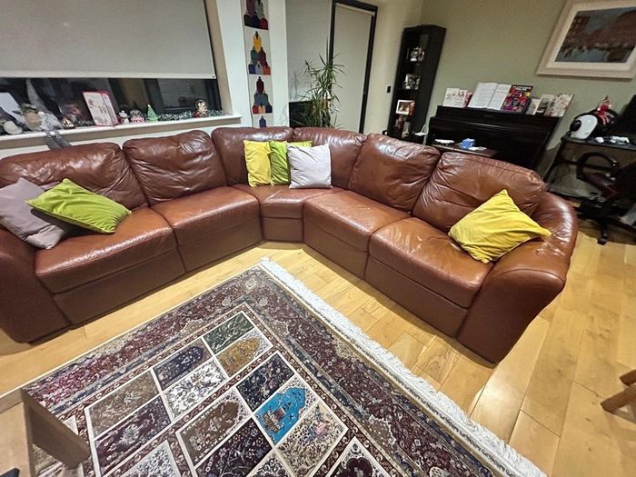 Electric reclining couch