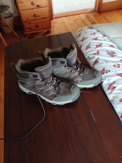 Hiking boots size 7