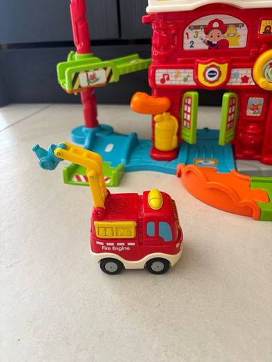 V tech toot toot baby speedster fire station