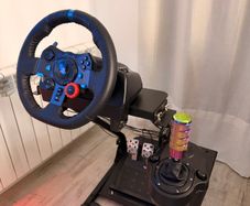 Logitech G29 Driving Force Racing Wheel with stand and gear shifter