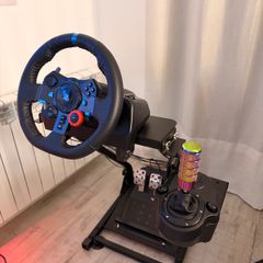 Logitech G29 Driving Force Racing Wheel with stand and gear shifter
