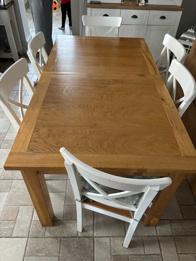 table & chairs