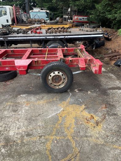 Trailer chassis and axle