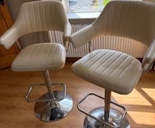 2 cream barstools