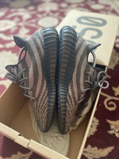 Adidas Yeezy Boost 350 V2 Carbon Beluga
