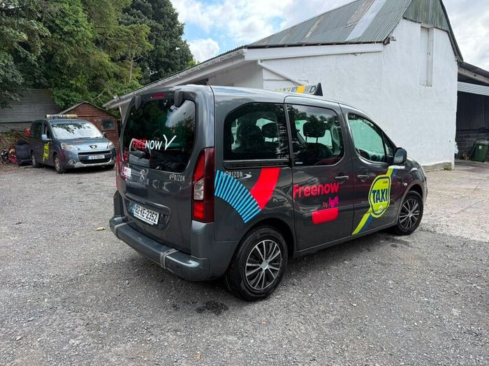 auto taxi for rent