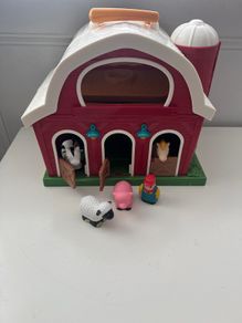 Battat Big Red Barn animal farm playset