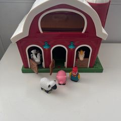 Battat Big Red Barn animal farm playset