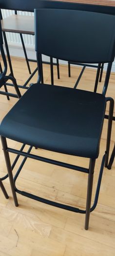 Island Table and Chairs