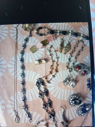 necklace, rings,bracelets, 30 Eur if u take All.There is lot..they Are used.
