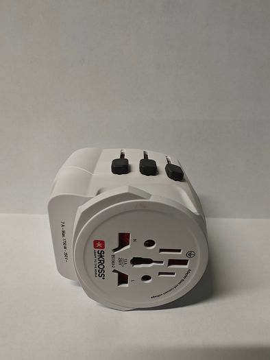 SKROSS world adapter with 4usb ports (5v and 4.8AMP)