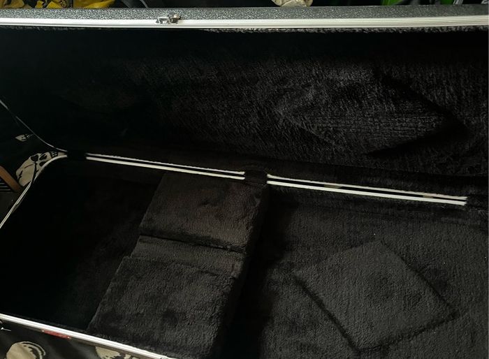 electric guitar hard case Gibson fender Stratocaster telecaster charvel Jackson Ibanez esp music man