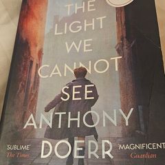 All the light we cannot see - Anthony Doerr (free postage)