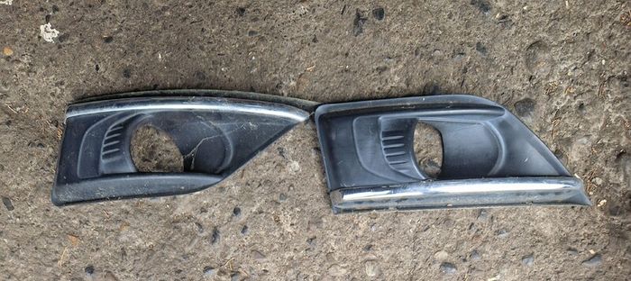 front foglighttrim/grill Citroen C4 Picasso 2007