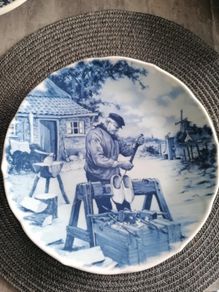 Vintage Royal Schwabap Shoemaker Plate