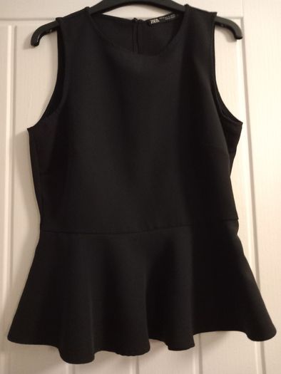 Black zara top, practically new. Xs, 6/8