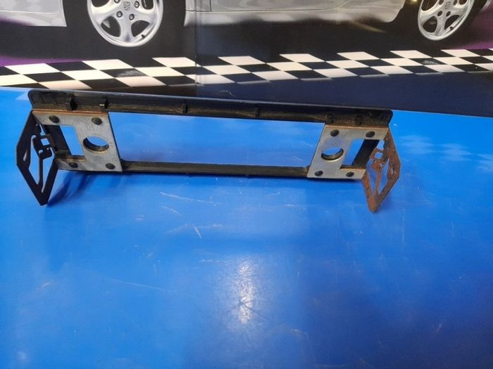 Radio fitting adapter