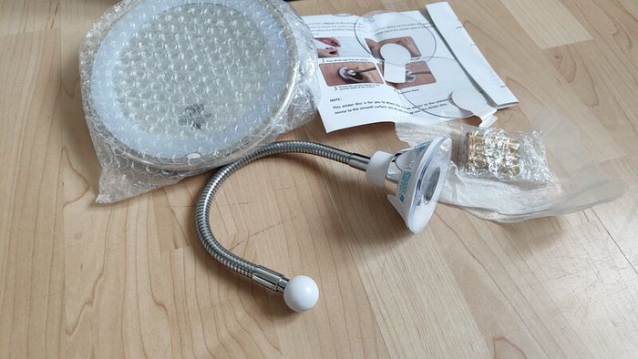 Flexible and detachable make up/shaving mirror with LED light.