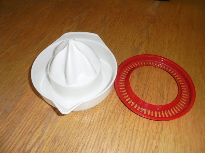 Red/White Plastic Juicer for Sale