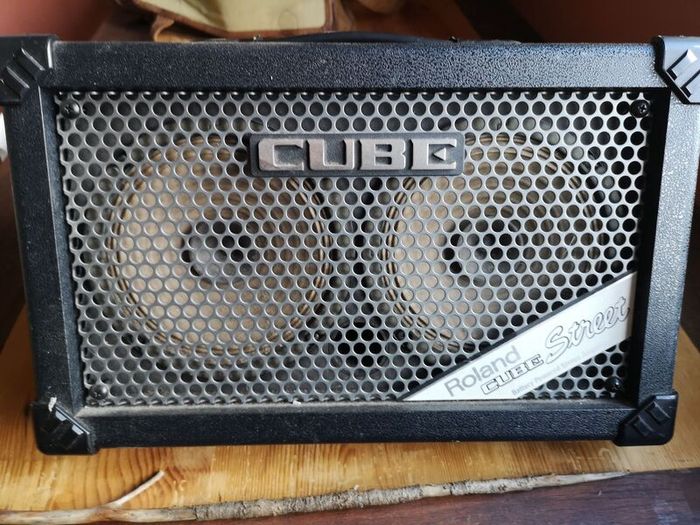 Roland Cube Street Busking Amp