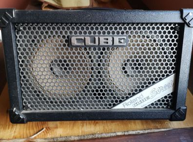 Roland Cube Street Busking Amp
