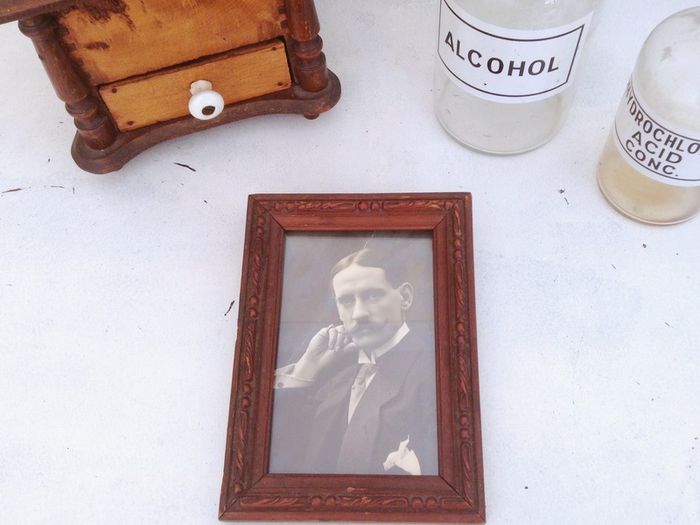 Early century French picture of an elegant gentleman