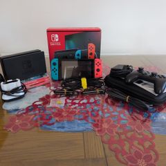 Near perfect Nintendo Switch beginner Bundle + 3 Games, Pro Controller and extra storage