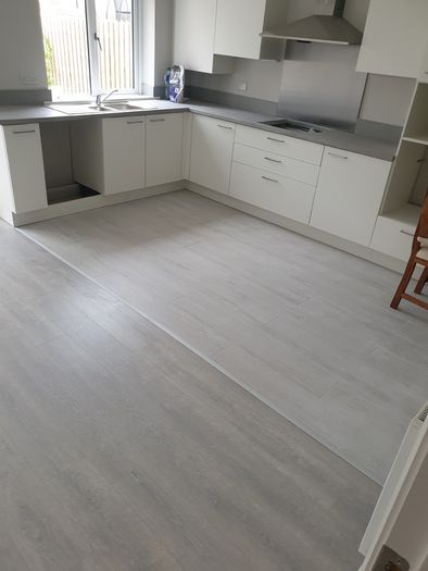 Laminate flooring service