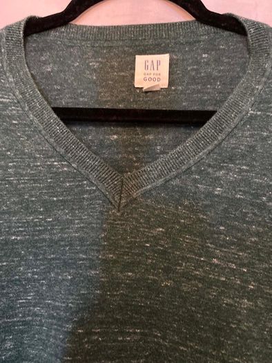 Gap V Neck sweater - size L