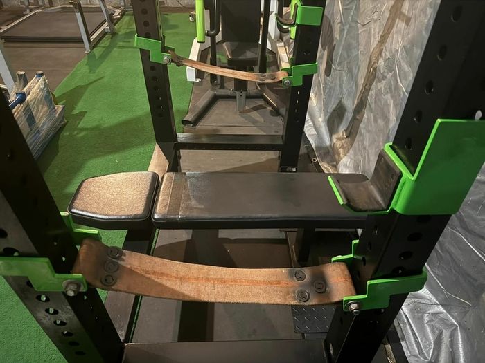 4-Post Powerlifting Bench w/ Band Pins & Safety Catch