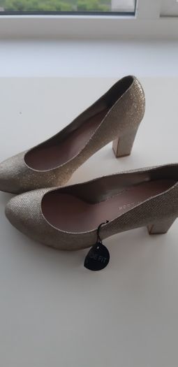 New Look Gold Heel Shoes BNWT