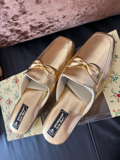 Dunlop gold metallic, low-wedge indoor slippers