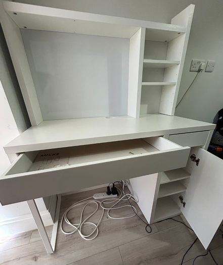 Micke desk