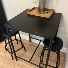 Breakfast bar and stools