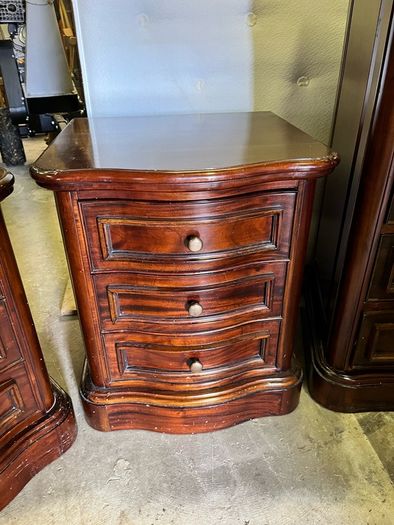 Complete King Size Bedroom Set. Sleigh Bed and Lockers and Chest. Solid Wood