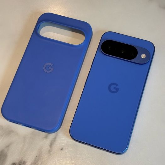 Google Pixel 10 128GB blue and pixel snap case