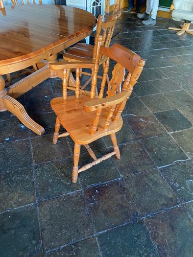 Table and chair -pine