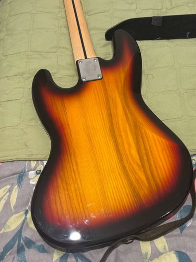 harley benton  fretless delux series 4 string