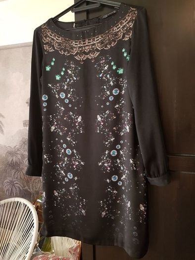 Zara Black Dress, beautiful print, lace detail at the back, size S