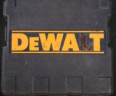 DEWALT self-levelling cross-line laser level CASE
