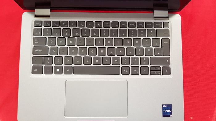 Dell Latitude 5330,2 in 1 touch screen, i7 Cpu (12th gen), 16 GB Ram, 1 TB Storage (SSD).