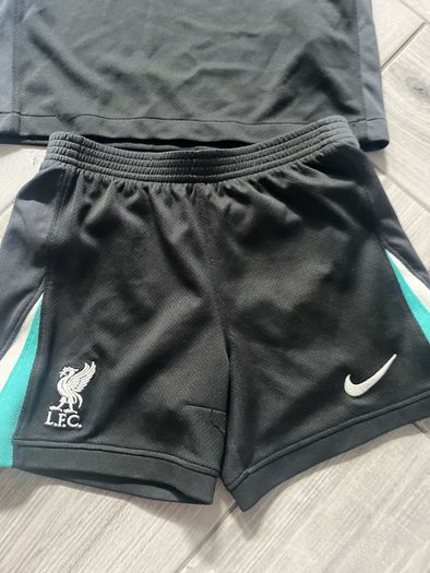 Kids liverpool kit