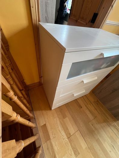 chest of drawers