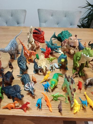 81 dinosaurs including finger and hand puppets