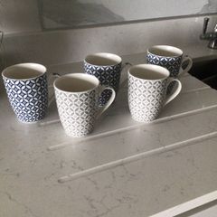 Set of 5 matching newgrange mugs